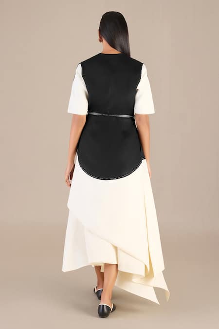 Shop_Ampm_Black Linen V-neck Safa Wave Swerve Colorblocked Jacket Skirt Set _at_Aza_Fashions