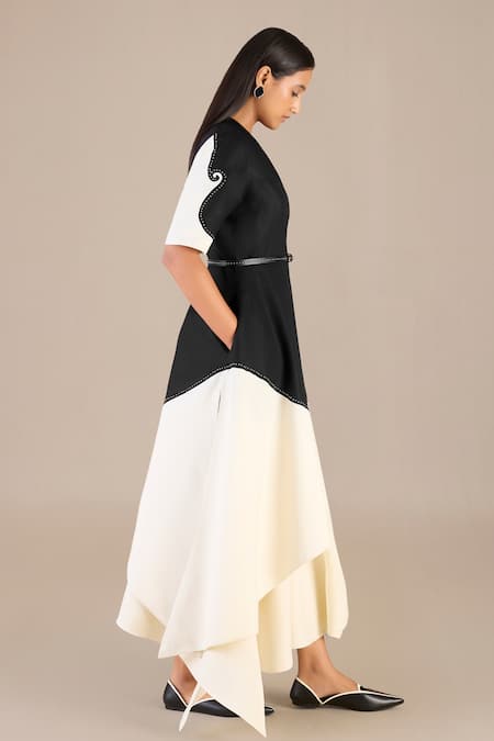 Buy_Ampm_Black Linen V-neck Safa Wave Swerve Colorblocked Jacket Skirt Set 