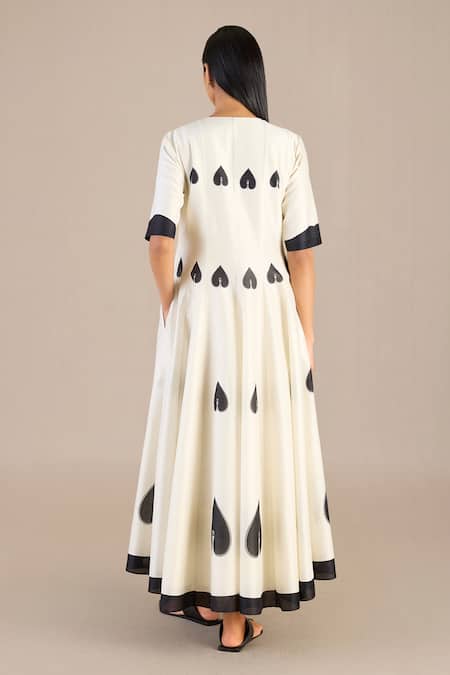 Shop Ampm Ivory Chanderi V-neck Spade Print V Anarkali at Aza Fashions Shop_Ampm_Ivory Chanderi V-neck Spade Print V Anarkali _at_Aza_Fashions