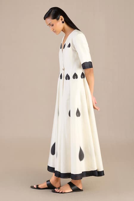 Buy Ampm Ivory Chanderi V-neck Spade Print V Anarkali Online at Aza Fashions Buy_Ampm_Ivory Chanderi V-neck Spade Print V Anarkali _Online_at_Aza_Fashions