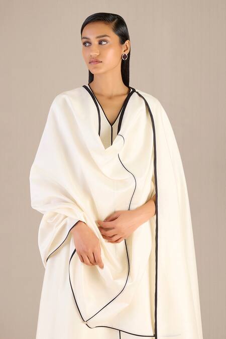 Buy_Ampm_Ivory Chanderi V-neck Checkered Print Kurta Set