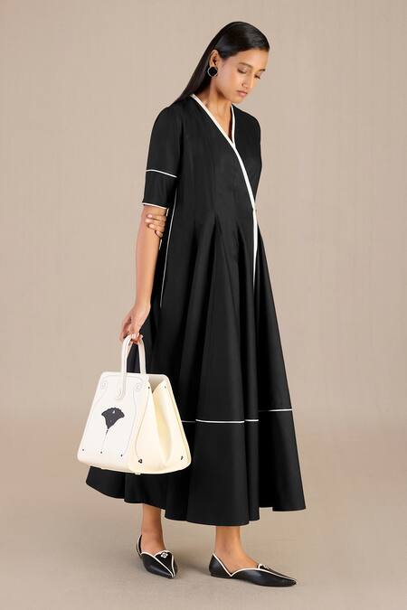 Buy Ampm Ivory Duha Tulip Bucket Bag Online at Aza Fashions Buy_Ampm_Ivory Duha Tulip Bucket Bag_Online_at_Aza_Fashions