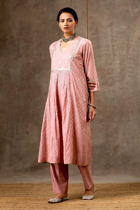 Bbaawri Pink Banarasi Chanderi Woven Tear Drop V Neck Floral Lace Embellished Kurta Set Online at Aza Fashions Bbaawri_Pink Banarasi Chanderi Woven Tear Drop V Neck Floral Lace Embellished Kurta Set _Online_at_Aza_Fashions