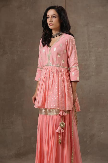 Buy_Bbaawri_Peach Banarasi Chanderi Woven Tear Drop V Floral Peplum Kurta And Sharara Set 