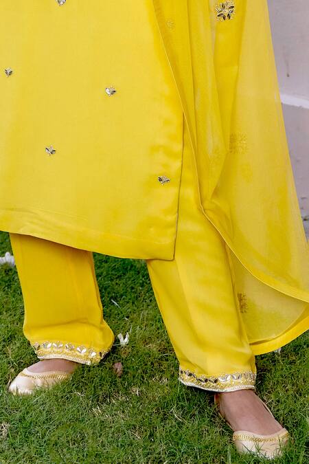 Bbaawri_Yellow Pure Georgette Embroidery Gota Notched Placement Kurta Set _Online_at_Aza_Fashions