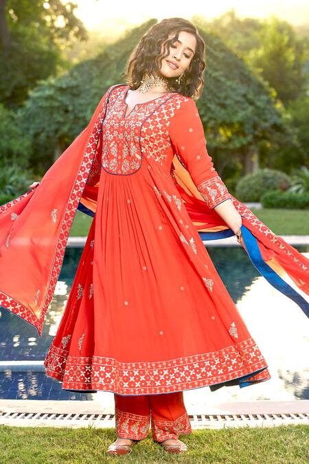 Bbaawri_Red Pure Georgette Embroidery Gota Patti Notched Work Anarkali Set _Online_at_Aza_Fashions
