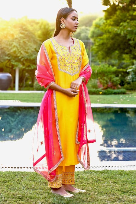 Bbaawri_Yellow Pure Chanderi Silk Embroidery Cutdana Notched Geometric Kurta Set _at_Aza_Fashions