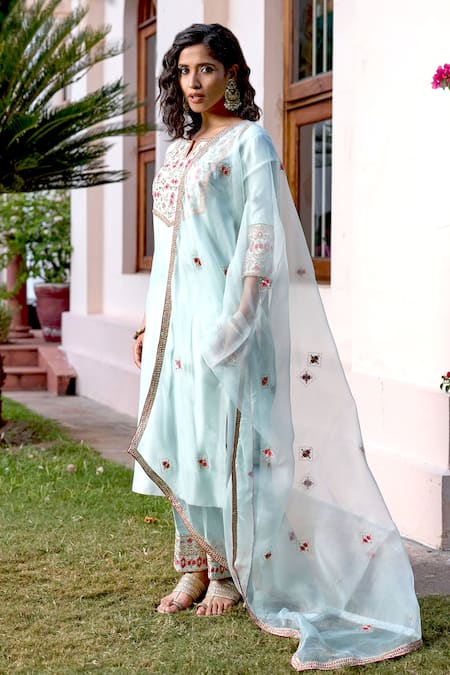 Bbaawri Floral Yoke Embroidered Kurta Set 