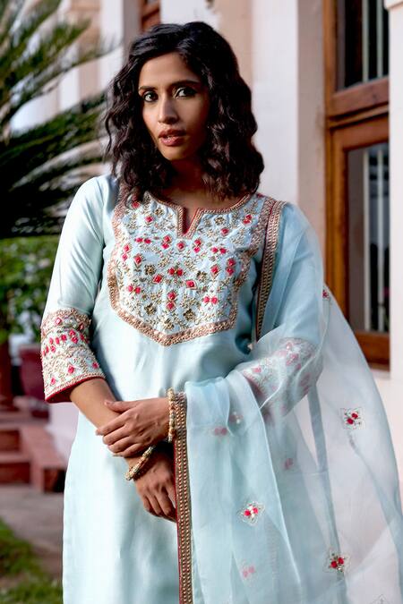 Bbaawri_Blue Pure Chanderi Silk Embroidery Cutdana Notched Floral Yoke Kurta Set _Online_at_Aza_Fashions
