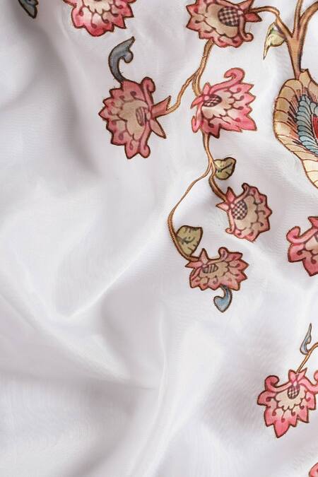 Sayisha White Silk Mor Bagh Saree With Running Blouse at Aza Fashions Sayisha_White Silk Mor Bagh Saree With Running Blouse_at_Aza_Fashions