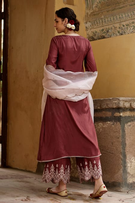 Shop Seher Jaipur Brown Muslin, Silk Embroidery V-neck Aiza Gathered Kurta Pant Set at Aza Fashions Shop_Seher Jaipur_Brown Muslin, Silk Embroidery V-neck Aiza Gathered Kurta Pant Set _at_Aza_Fashions