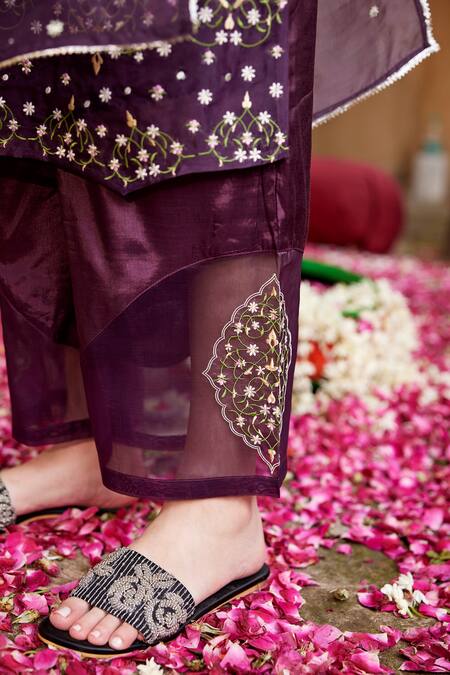 Seher Jaipur_Purple Muslin, Silk Embroidery V-neck Aiza Kurta Set _at_Aza_Fashions