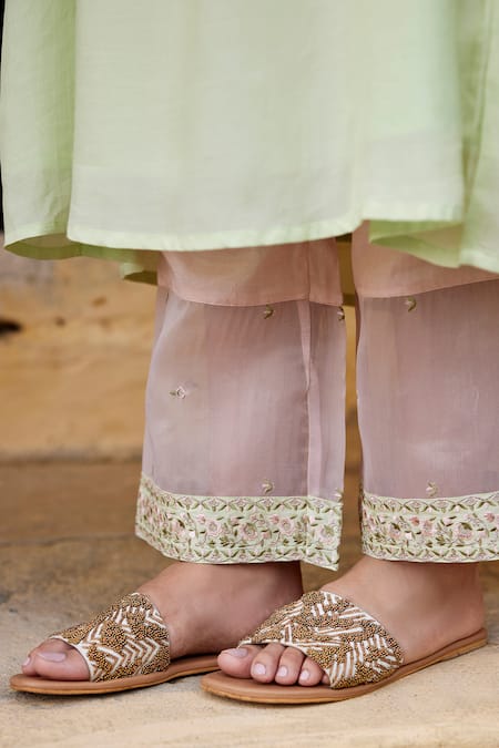 Seher Jaipur_Green Muslin, Silk, Chiffon Embroidery V-neck Amaira Floral Gathered Kurta Set _Online_at_Aza_Fashions