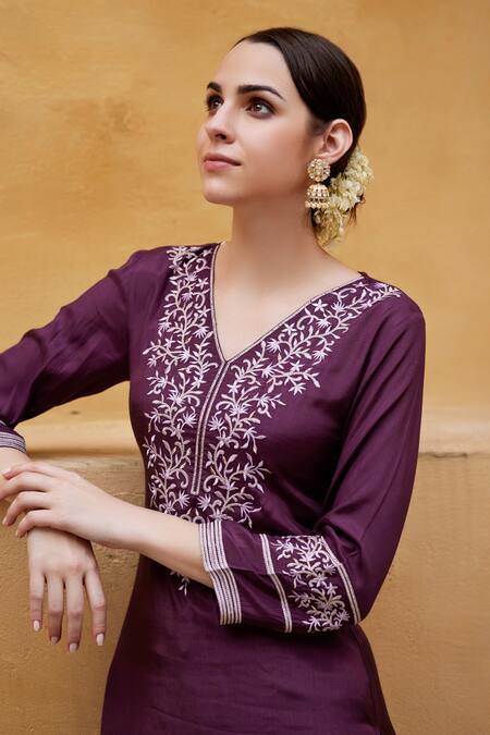 Seher Jaipur_Purple Muslin, Silk Embroidery V-neck Amara Floral Kurta Set _at_Aza_Fashions
