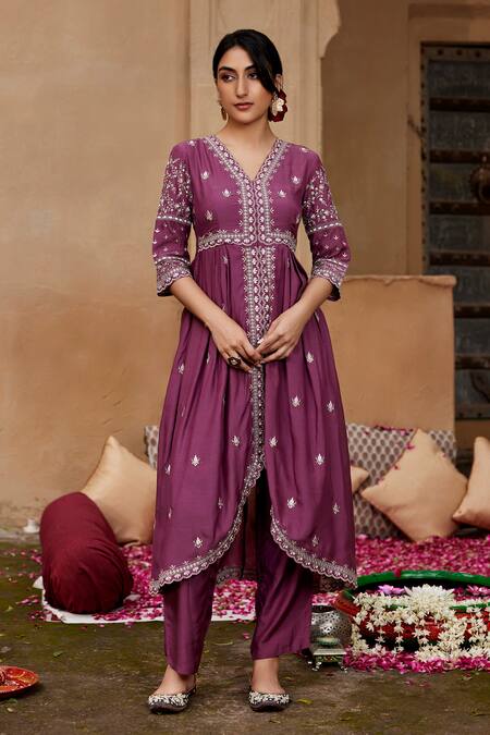 Seher Jaipur_Purple Muslin, Silk Embroidery V-neck Anam Asymmetric Anarkali Set _at_Aza_Fashions
