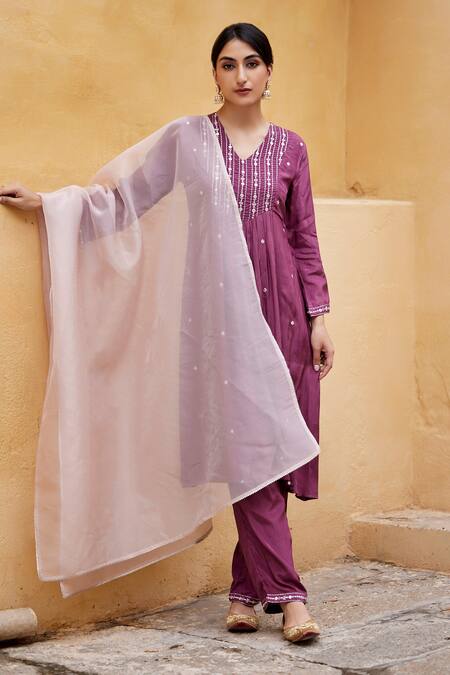 Seher Jaipur_Purple Muslin, Silk Embroidery V-neck Arisha Floral Kurta Set _Online_at_Aza_Fashions