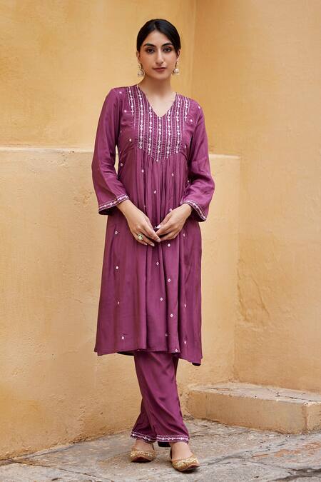 Buy_Seher Jaipur_Purple Muslin, Silk Embroidery V-neck Arisha Floral Kurta Set _Online_at_Aza_Fashions