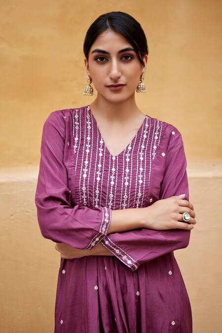 Seher Jaipur_Purple Muslin, Silk Embroidery V-neck Arisha Floral Kurta Set _at_Aza_Fashions