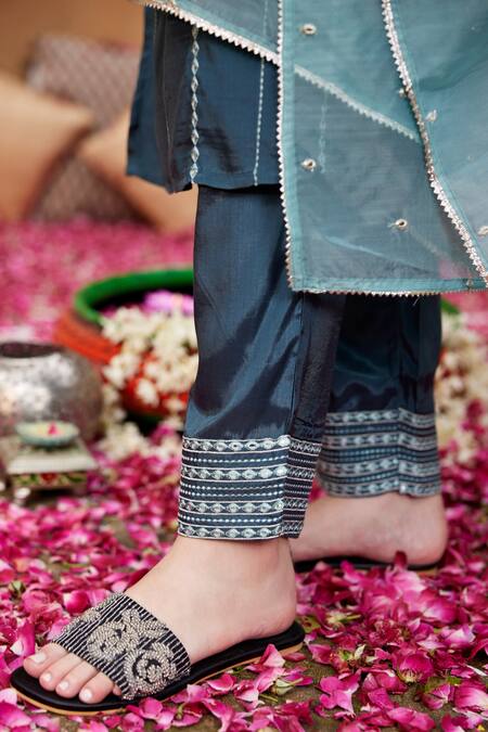 Buy_Seher Jaipur_Blue Muslin, Silk Embroidery, Mirrors V-neck Ayat Floral Kurta Set _Online_at_Aza_Fashions