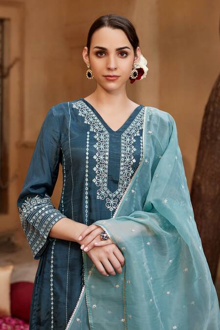 Shop_Seher Jaipur_Blue Muslin, Silk Embroidery, Mirrors V-neck Ayat Floral Kurta Set _Online_at_Aza_Fashions
