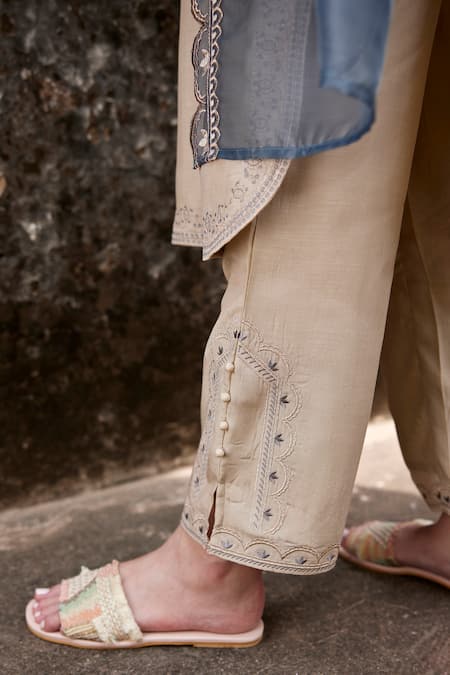 Seher Jaipur_Cream Muslin, Silk Embroidery Round Neck Saira Flower Kurta Set _Online_at_Aza_Fashions