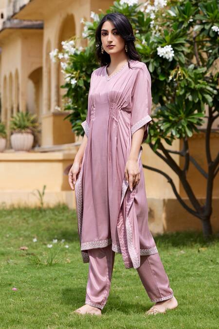 Seher Jaipur_Purple Muslin, Silk Embroidery V-neck Syra Border Kaftan And Pant Set _Online_at_Aza_Fashions