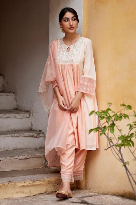 Buy_Seher Jaipur_Peach Muslin, Silk Embroidery Keyhole Neck Venya Floral Kurta Set