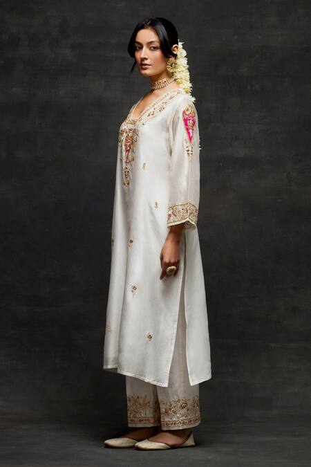 Anantaa By Roohi Off White , , Sequins, Floral Kurta And Pant Set Online at Aza Fashions Anantaa By Roohi_Off White , , Sequins, Floral Kurta And Pant Set _Online_at_Aza_Fashions