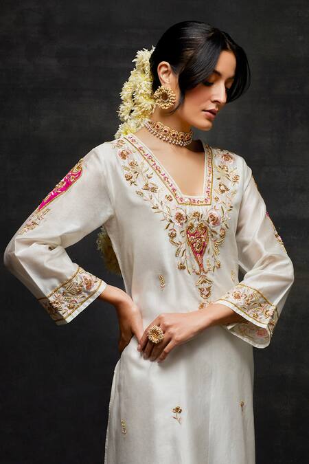 Shop Anantaa By Roohi Off White , , Sequins, Floral Kurta And Pant Set Online at Aza Fashions Shop_Anantaa By Roohi_Off White , , Sequins, Floral Kurta And Pant Set _Online_at_Aza_Fashions