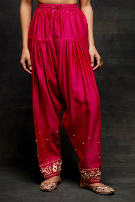 Anantaa By Roohi_Fuchsia Silk, Chanderi Embroidery, Zari Keyhole Flower Short Kurta And Salwar Set _Online_at_Aza_Fashions