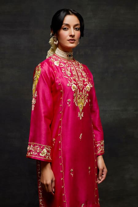 Anantaa By Roohi_Fuchsia Silk, Chanderi Embroidery, Zari Keyhole Flower Short Kurta And Salwar Set _at_Aza_Fashions