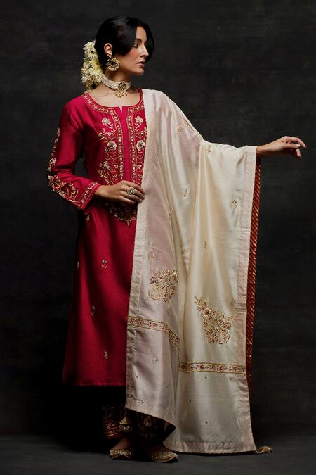 Shop Anantaa By Roohi Cream Silk, Chanderi Sequins, Beads Floral Embroidered Dupatta at Aza Fashions Shop_Anantaa By Roohi_Cream Silk, Chanderi Sequins, Beads Floral Embroidered Dupatta _at_Aza_Fashions