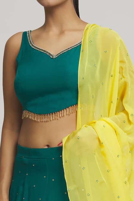 Buy_Naintara Bajaj_Green Organza Sequins, Crystals V-neck Scatter Embellished Lehenga Set 