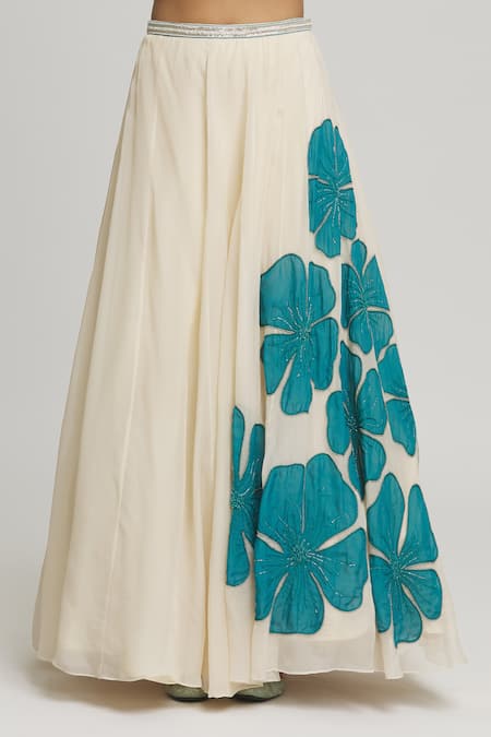 Buy_Samyukta Singhania_Off White Organza Applique, Crystals Square Neck Floral Embellished Lehenga Set 