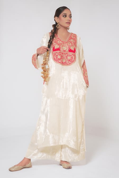 Shop_Wazir C_Off White Organza, Maheshwari Embroidery Kashmiri Tilla Bloom Kurta Palazzo Set _Online_at_Aza_Fashions