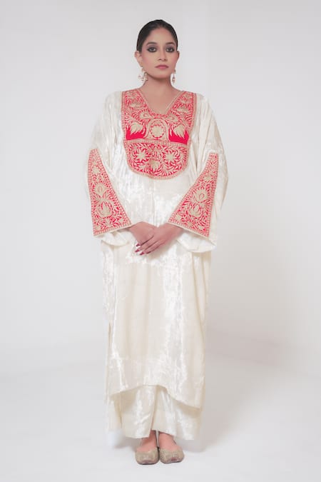 Wazir C_Off White Organza, Maheshwari Embroidery Kashmiri Tilla Bloom Kurta Palazzo Set _at_Aza_Fashions