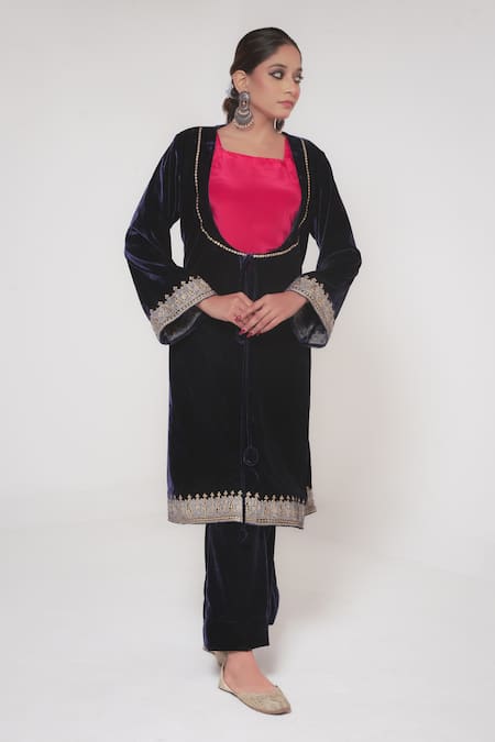 Shop_Wazir C_Pink Velvet, Silk Embroidery Paisley Tilla Bloom Kurta Bell Bottom Pant Set _at_Aza_Fashions