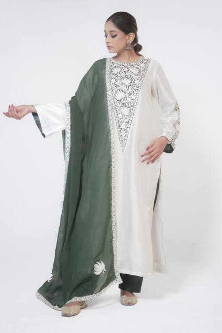 Shop_Wazir C_Green Silk, Organza Embroidery Round Neck Kashmiri Aari Blossom Kurta Pant Set _Online_at_Aza_Fashions