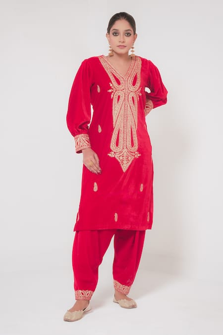 Wazir C_Red Silk, Velvet Embroidery, Lace V-neck Kashmiri Tilla Paisley Kurta Set _Online_at_Aza_Fashions