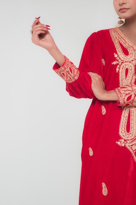 Buy_Wazir C_Red Silk, Velvet Embroidery, Lace V-neck Kashmiri Tilla Paisley Kurta Set _Online_at_Aza_Fashions
