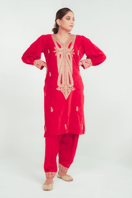 Wazir C_Red Silk, Velvet Embroidery, Lace V-neck Kashmiri Tilla Paisley Kurta Set _at_Aza_Fashions