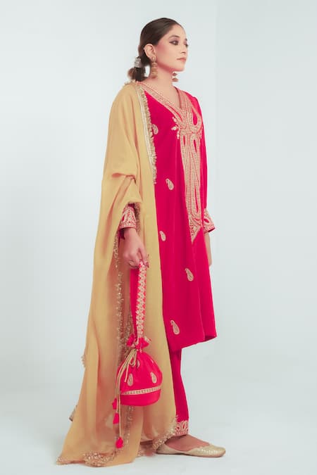 Shop_Wazir C_Red Silk, Velvet Embroidery, Lace V-neck Kashmiri Tilla Paisley Kurta Set 