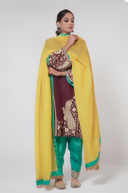 Wazir C_Wine Silk, Organza Embroidery V-neck Kashmiri Tilla Fleur Kurta Pant Set _at_Aza_Fashions