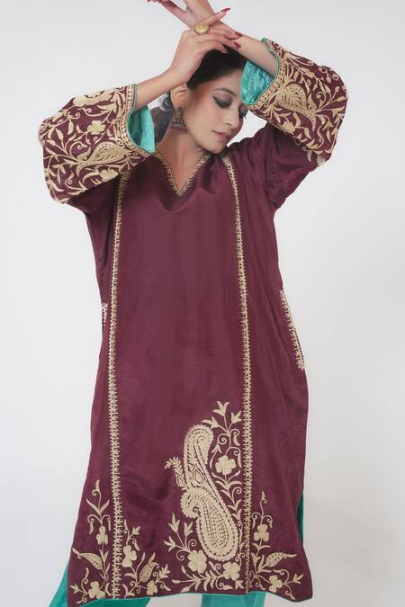 Shop_Wazir C_Wine Silk, Organza Embroidery V-neck Kashmiri Tilla Fleur Kurta Pant Set 