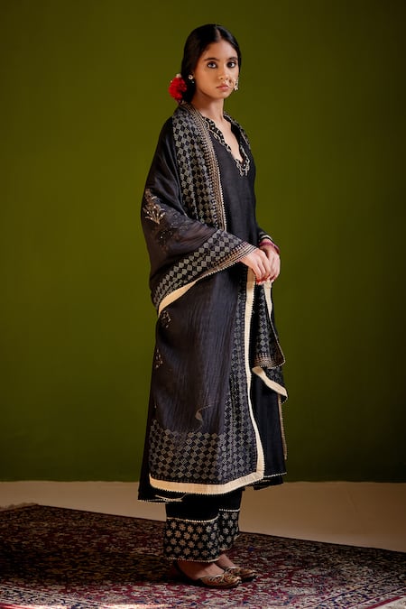 Vashisht Guru Dutt_Black Dupion Silk Printed Thread Scallop V Block Anarkali Pant Set _Online_at_Aza_Fashions