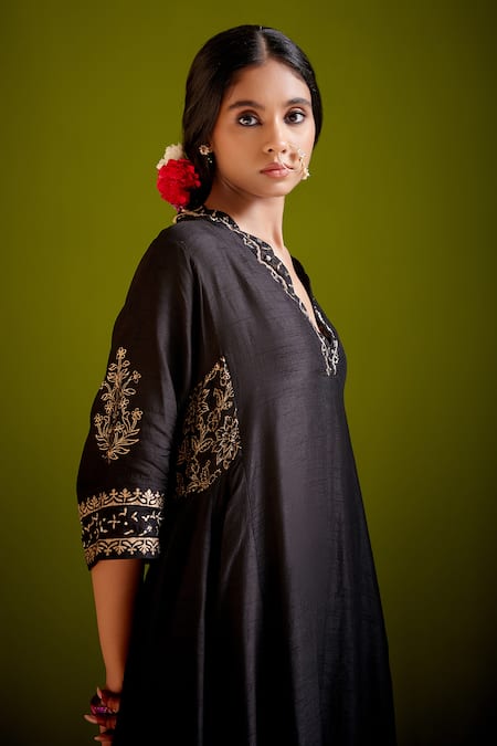 Vashisht Guru Dutt_Black Dupion Silk Printed Thread Scallop V Block Anarkali Pant Set _at_Aza_Fashions