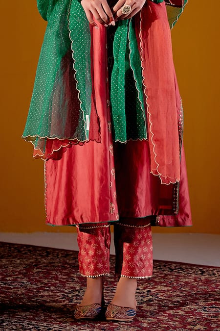 Vashisht Guru Dutt_Orange Handloom Chanderi Printed Floral V Neck Woven Block Kurta Pant Set _at_Aza_Fashions