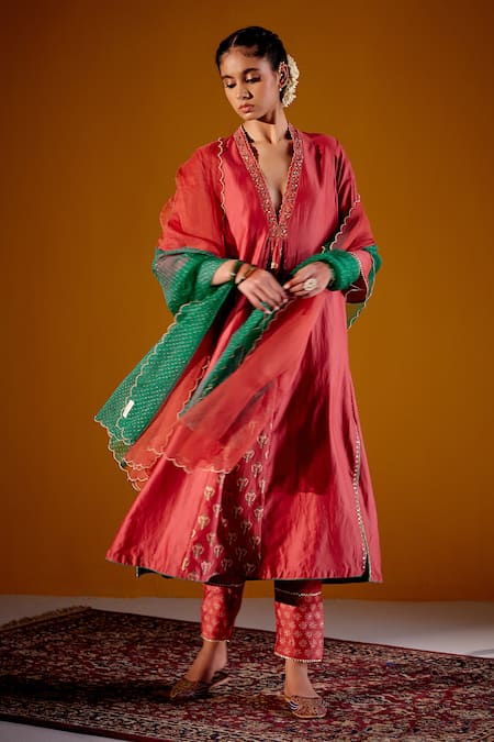 Shop_Vashisht Guru Dutt_Orange Handloom Chanderi Printed Floral V Neck Woven Block Kurta Pant Set 