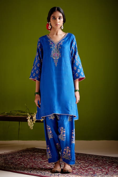 Buy_Vashisht Guru Dutt_Blue Dupion Silk Printed Floral V Neck Embroidered Panelled Kurta Salwar Set _Online_at_Aza_Fashions