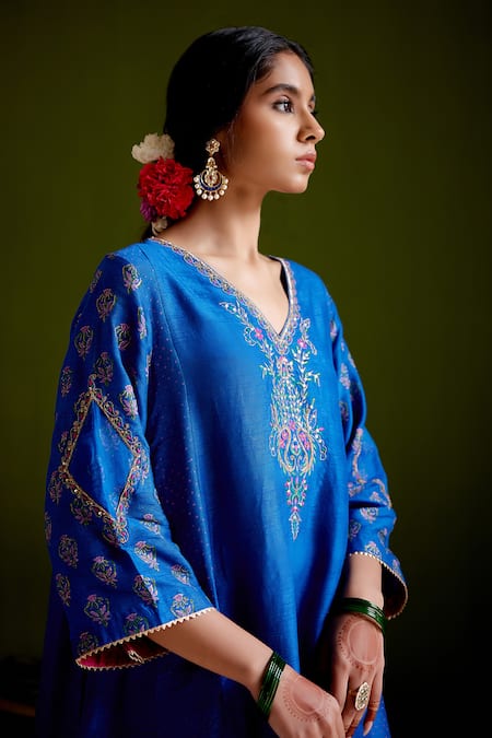 Buy_Vashisht Guru Dutt_Blue Dupion Silk Printed Floral V Neck Embroidered Panelled Kurta Salwar Set 